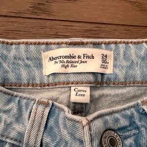 Abercrombie- 90s Relaxed High Rise Jean Curve Love